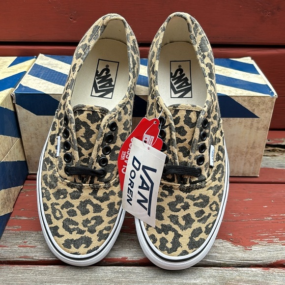 Vans Women's Authentic Van Doren 'Leopard' - Picture 2 of 8